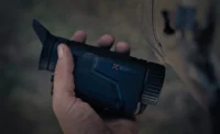 lum_in-Hand_Closei__76130 LUMI L35 Compact Thermal Monocular 384x288 35 mm